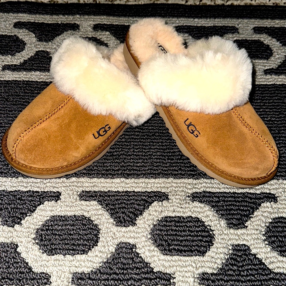 KIDS UGG SLIPPERS
